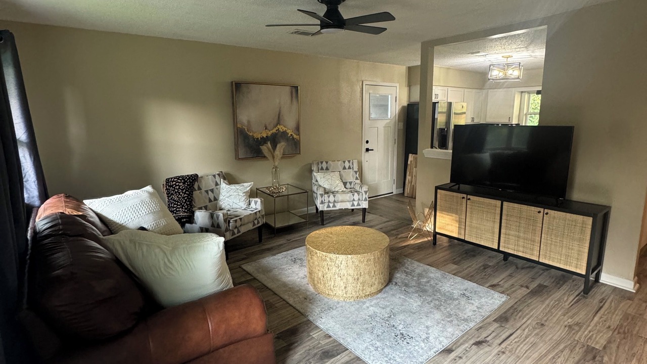 Photo of Livingroom in Van Buren