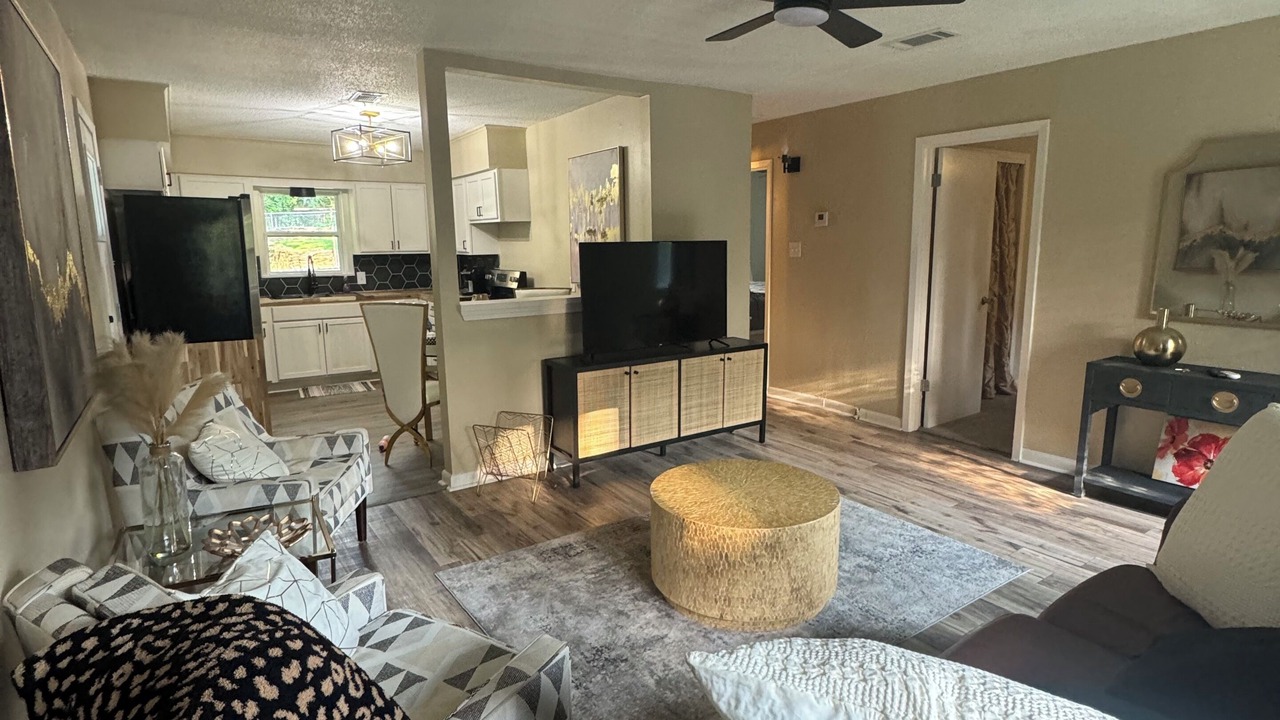 Photo of Livingroom in Van Buren