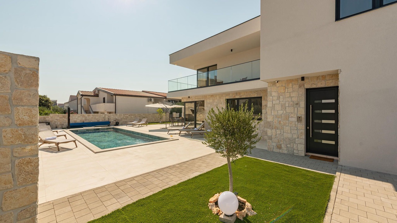 Photo of Outdoor in Mandre