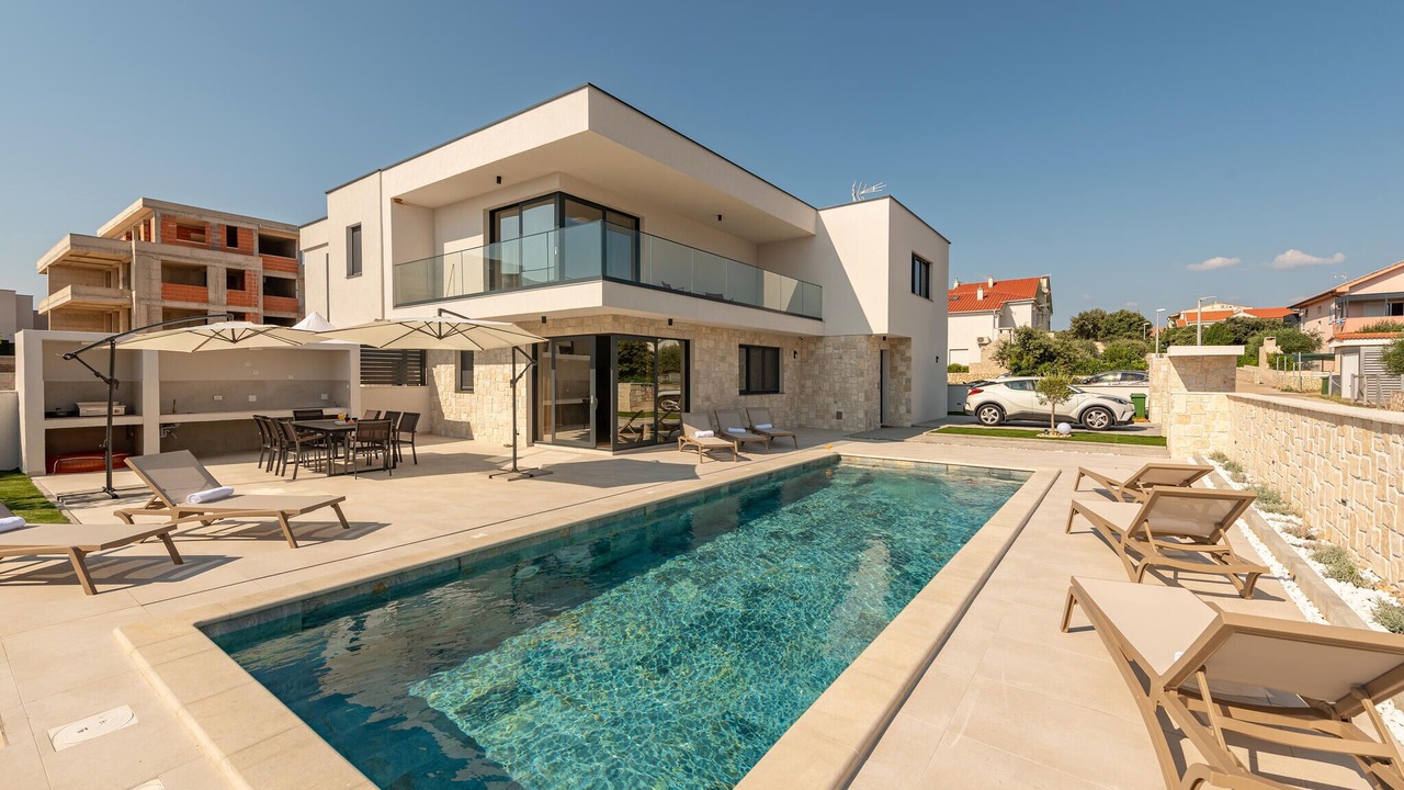 Photo of Outdoor in Mandre