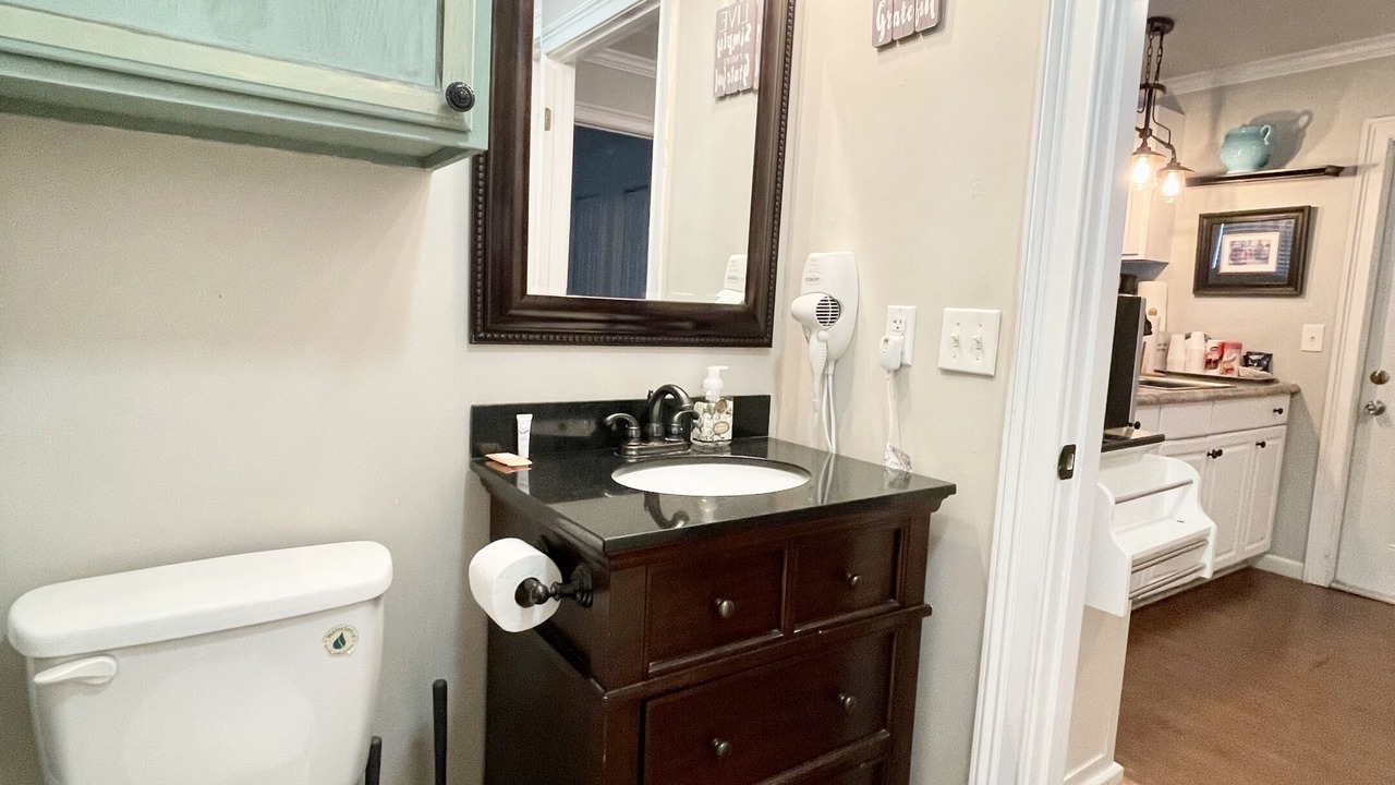 Photo of Bathroom in Hartsfield
