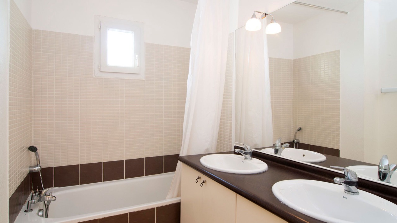 Photo of Bathroom in Homps