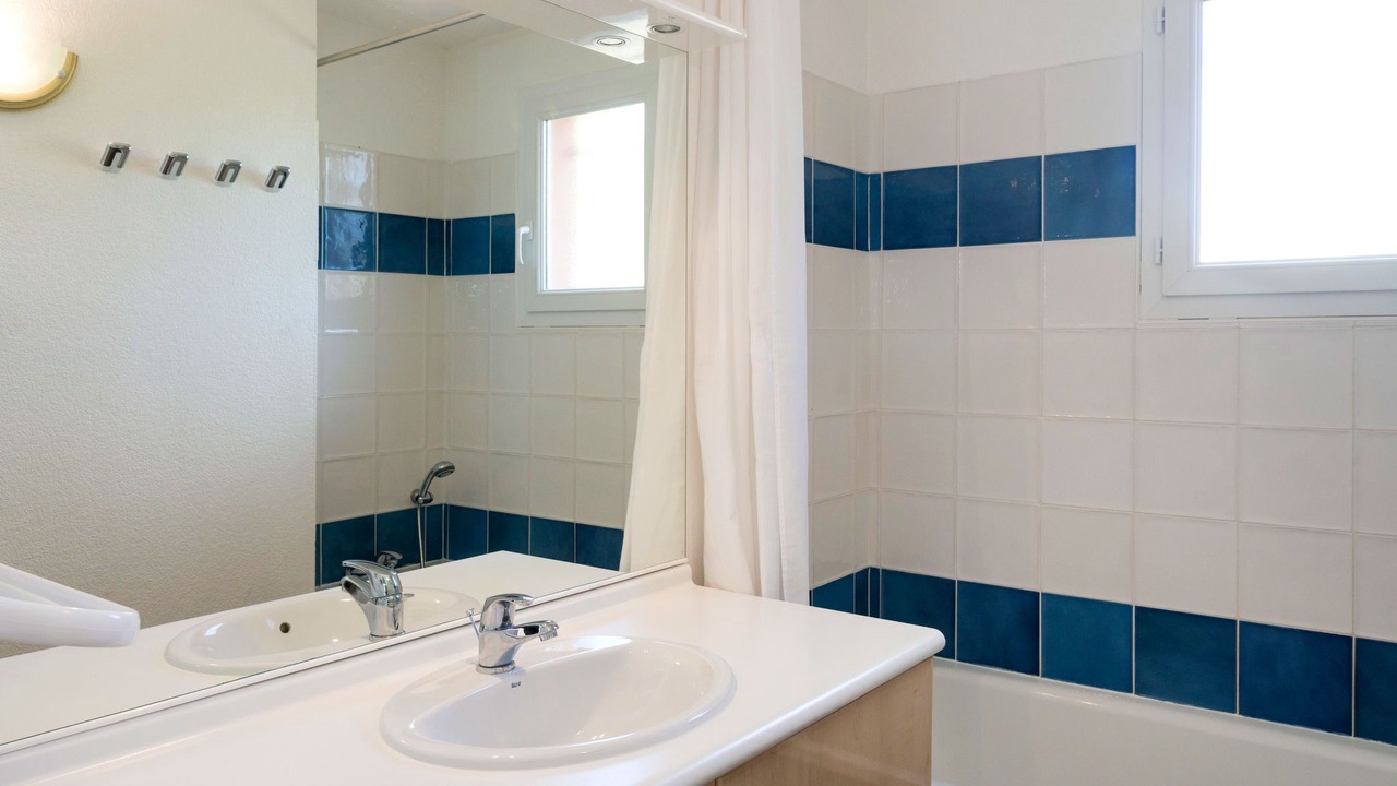 Photo of Bathroom in Homps