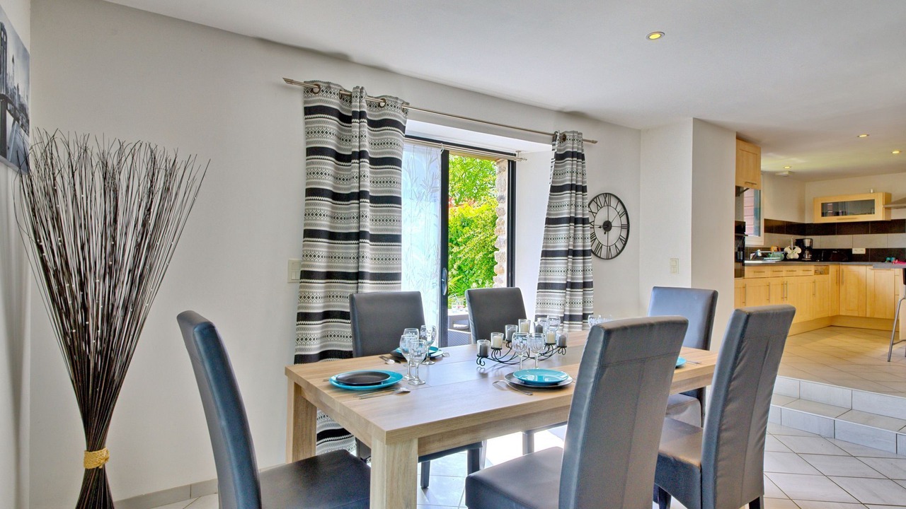 Photo of Bedroom in Besne