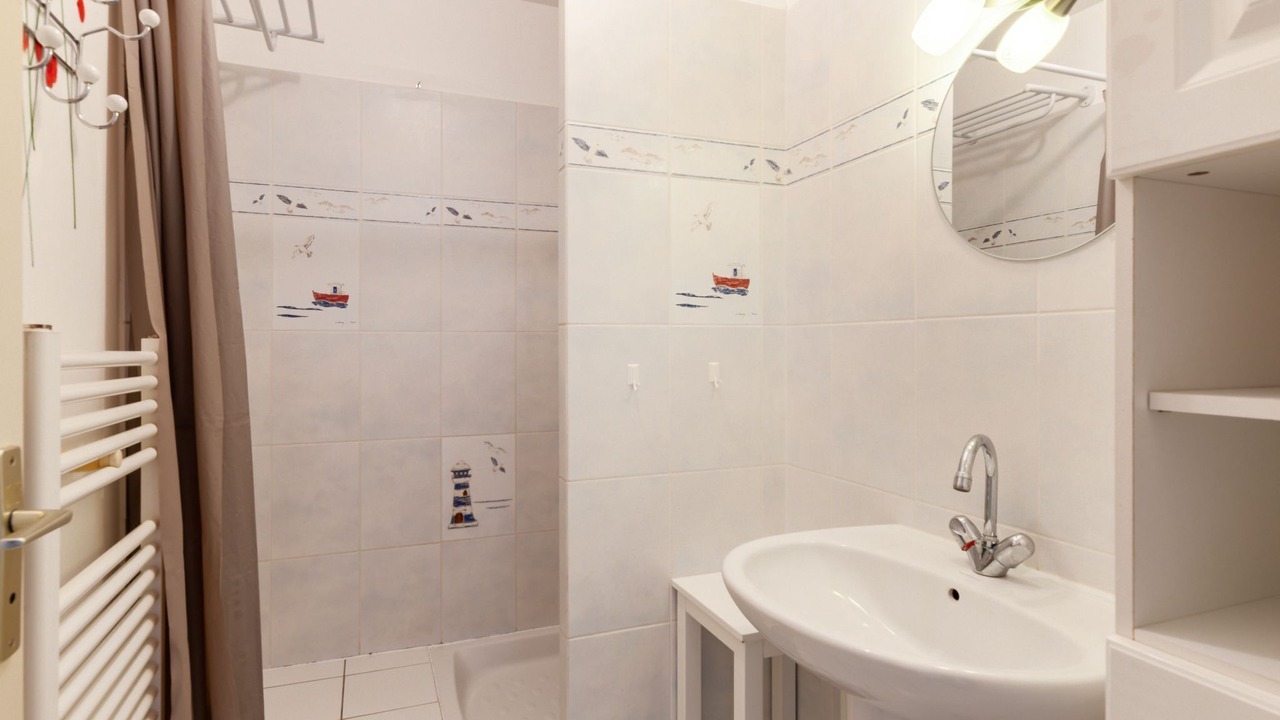 Photo of Bathroom in Hauteville-sur-Mer