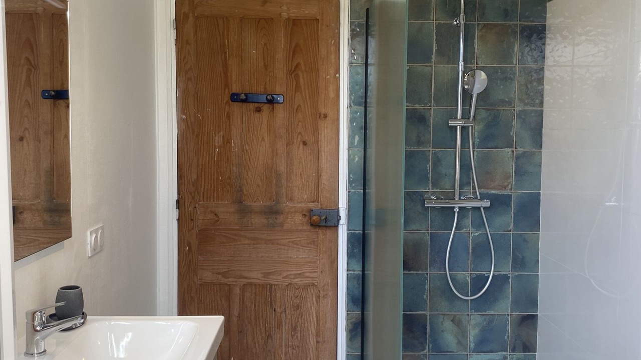 Photo of Bathroom in Anneville-sur-Mer