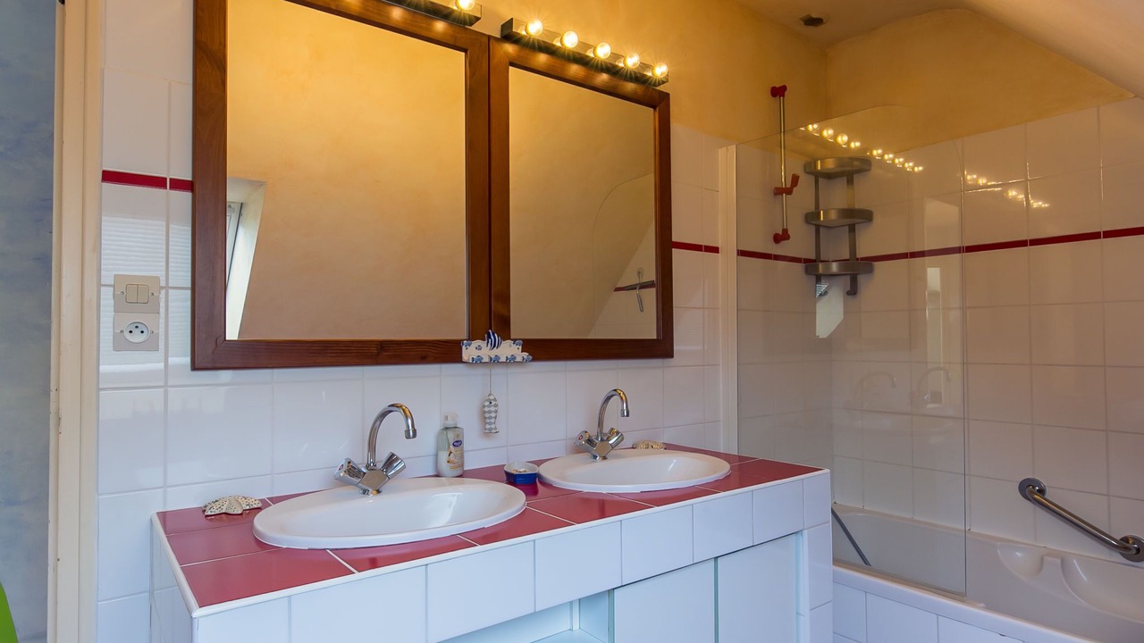 Photo of Bathroom in Plouneour-Trez