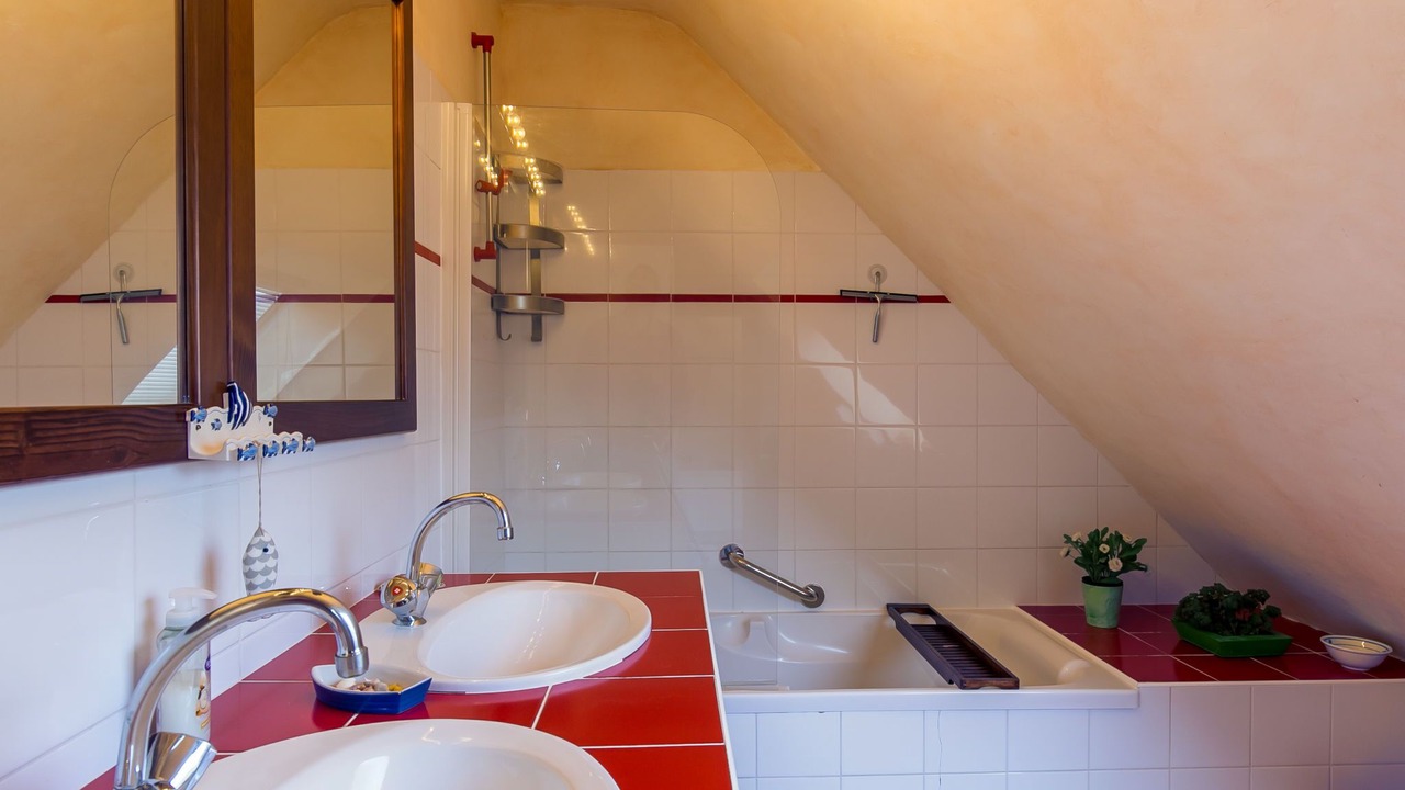 Photo of Bathroom in Plouneour-Trez