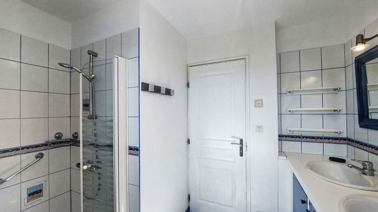 Photo of Bathroom in Pleubian