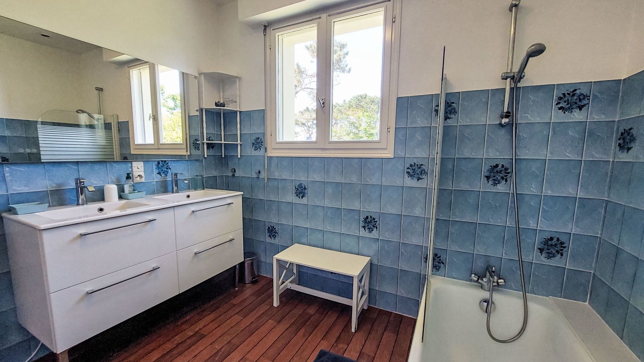 Photo of Bathroom in Trevou-Treguignec