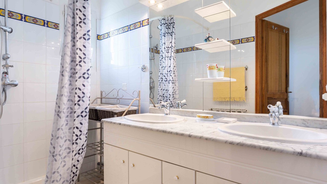 Photo of Bathroom in Menerbes