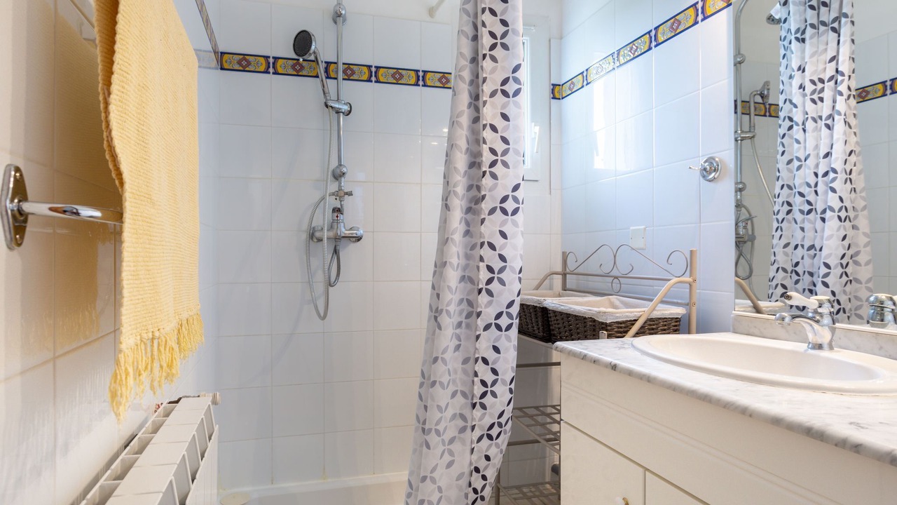 Photo of Bathroom in Menerbes