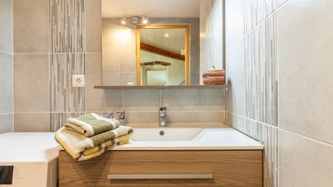 Photo of Bathroom in Venterol