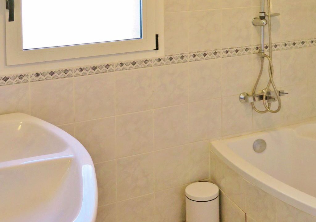 Photo of Bathroom in L'Honor-de-Cos