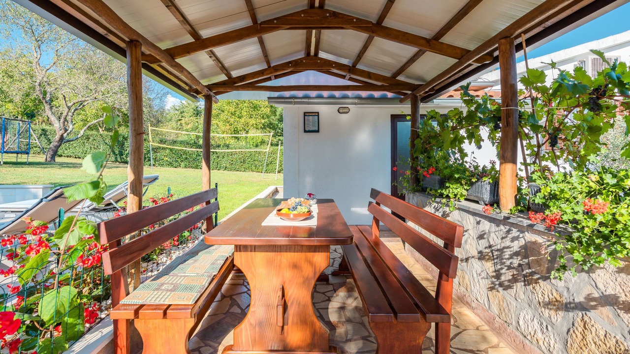 Photo of Outdoor in Tinjan