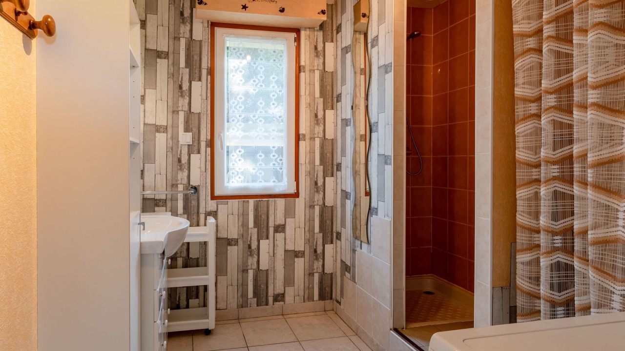 Photo of Bathroom in Saint-Laurent-sur-Mer