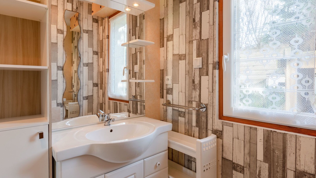 Photo of Bathroom in Saint-Laurent-sur-Mer