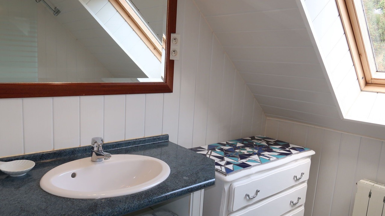 Photo of Bathroom in Tredrez-Locquemeau