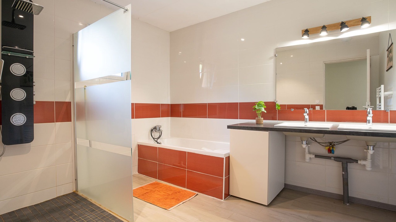 Photo of Bathroom in Plouegat-Guerand