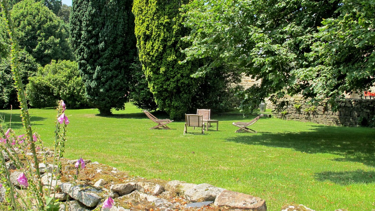 Photo of Others in Elliant