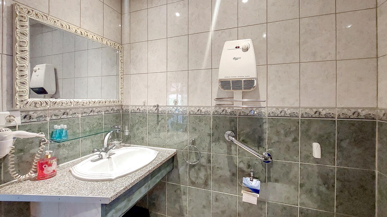 Photo of Bathroom in Le Menil