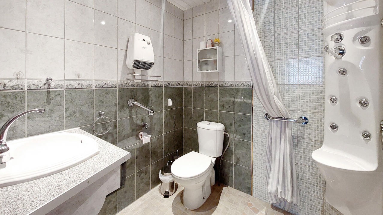 Photo of Bathroom in Le Menil