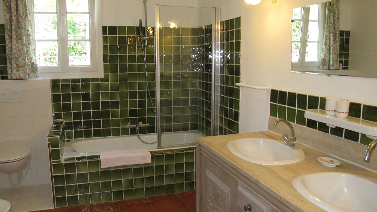 Photo of Bathroom in Tresques