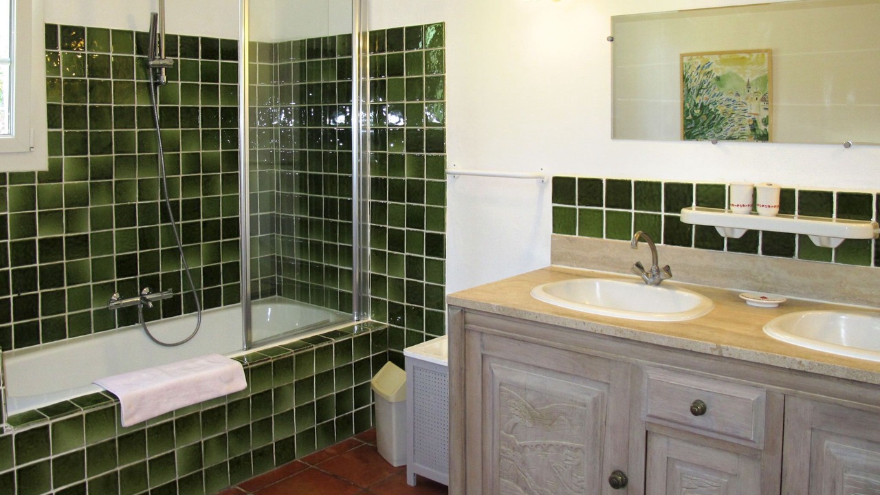 Photo of Bathroom in Tresques