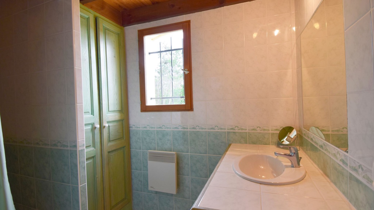 Photo of Bathroom in Blanquefort-sur-Briolance
