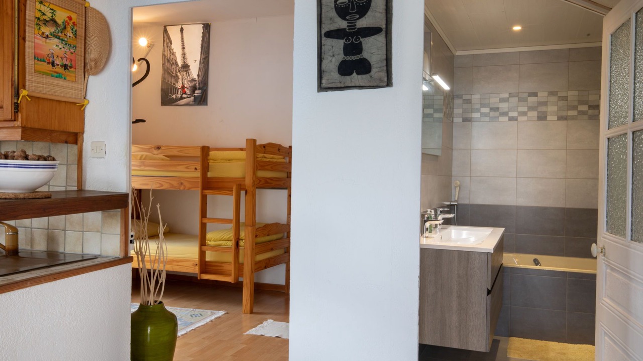 Photo of Livingroom in Epertully