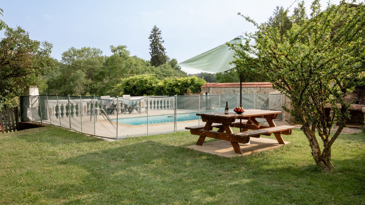 Photo of Outdoor in Epertully