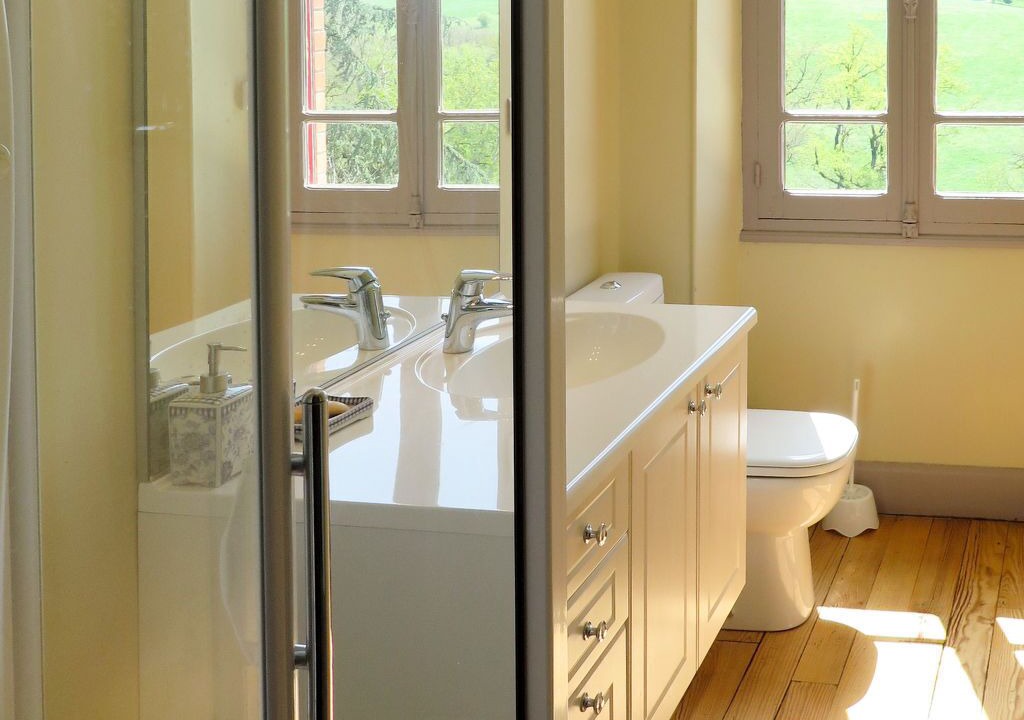 Photo of Bathroom in Lacapelle-Segalar