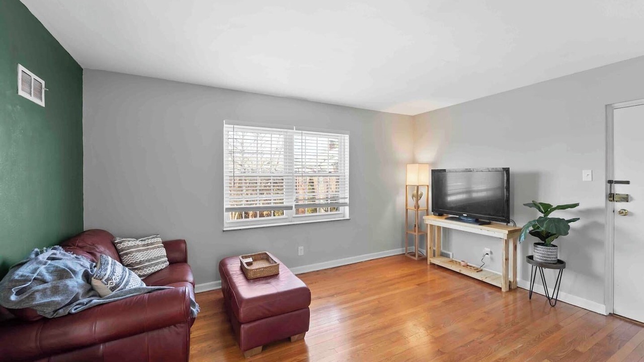 Photo of Livingroom in St. Louis Hills