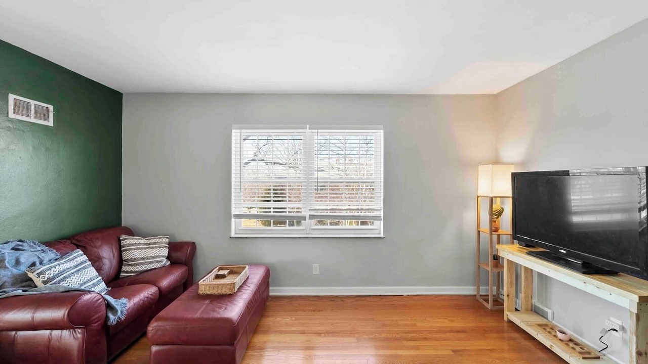 Photo of Livingroom in St. Louis Hills