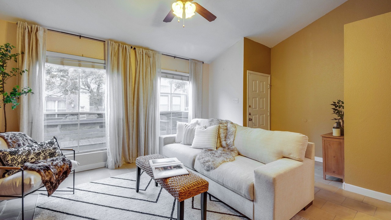 Photo of Livingroom in College Station