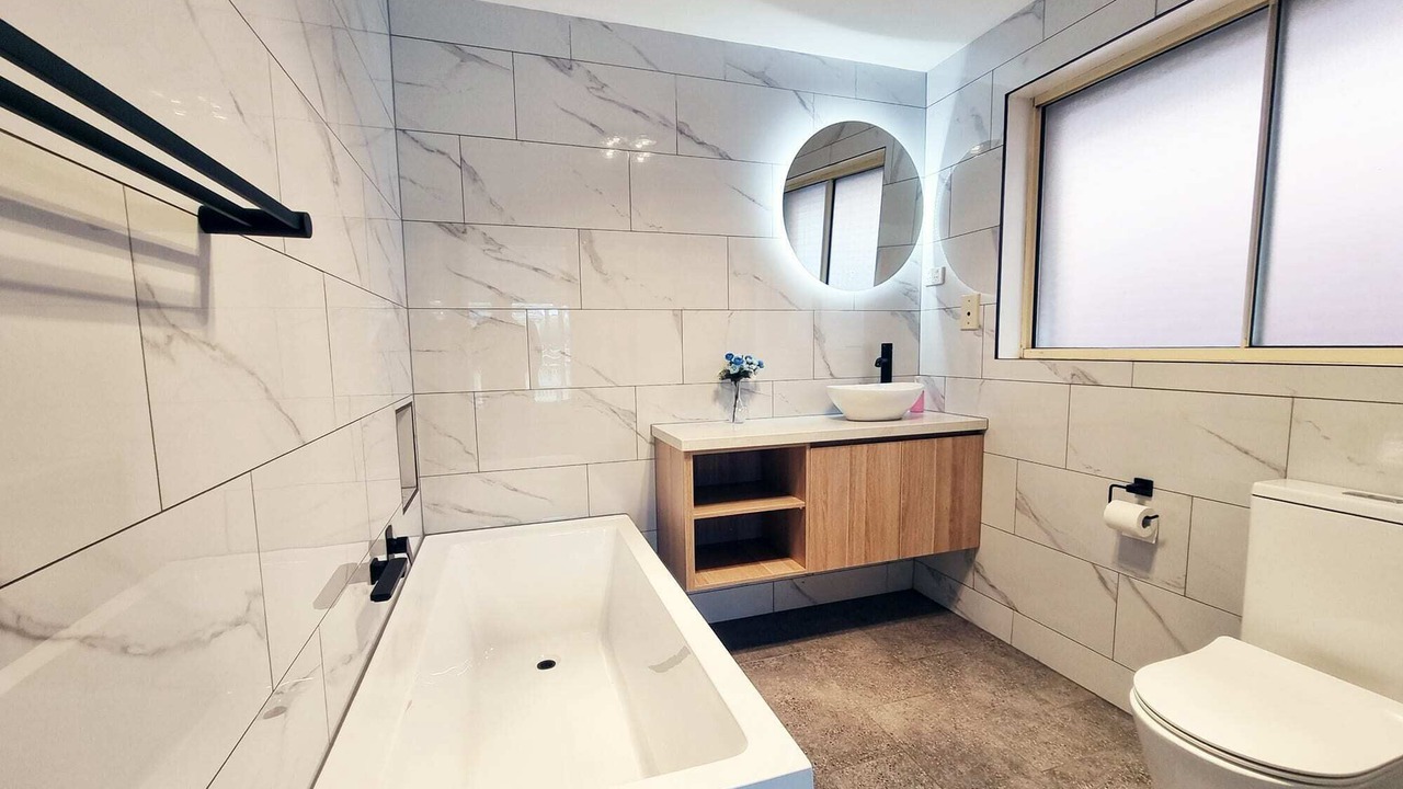 Photo of Bathroom in Sunshine West