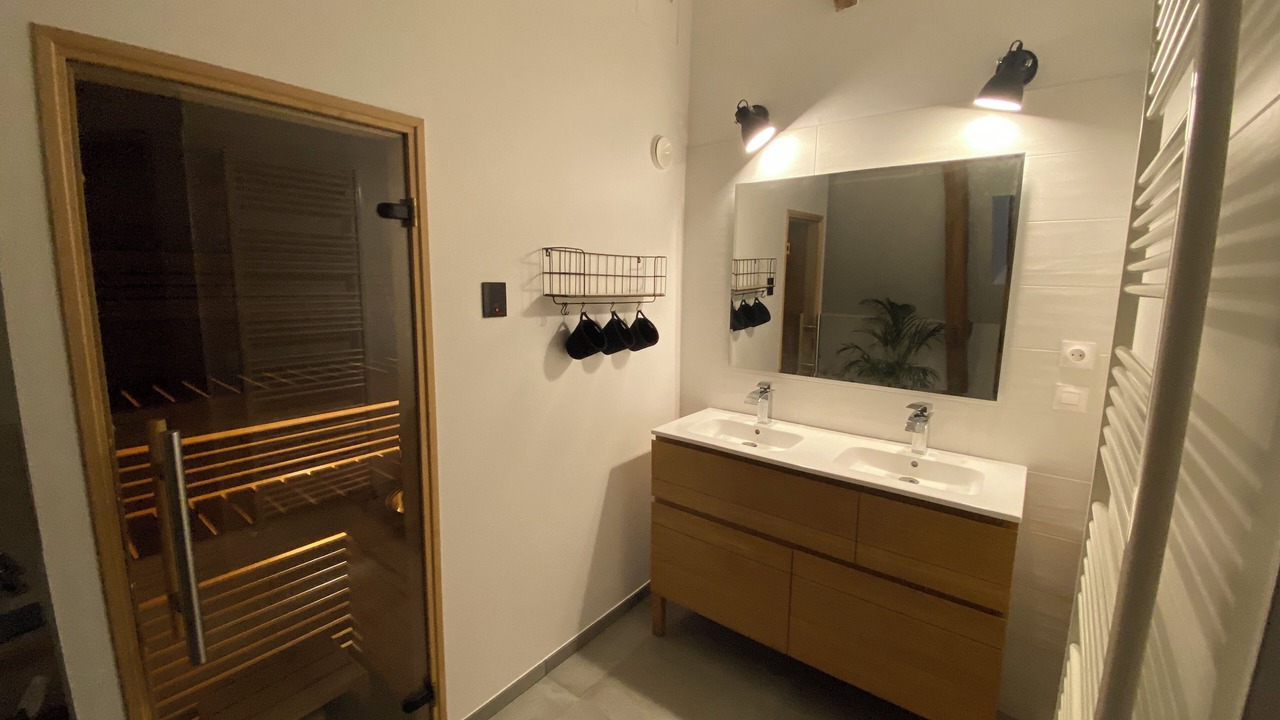 Photo of Bathroom in Brain-sur-Allonnes