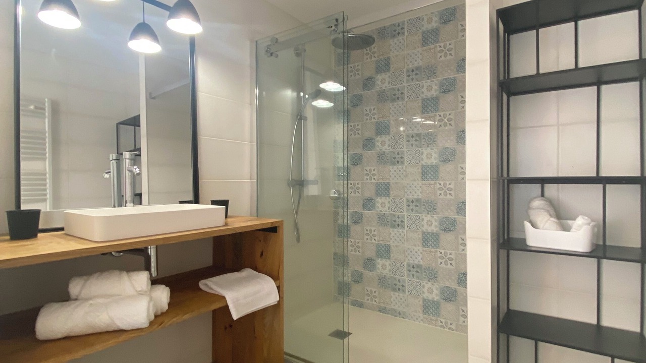 Photo of Bathroom in Brain-sur-Allonnes