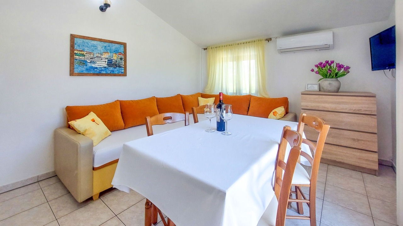 Photo of Livingroom in Batomalj