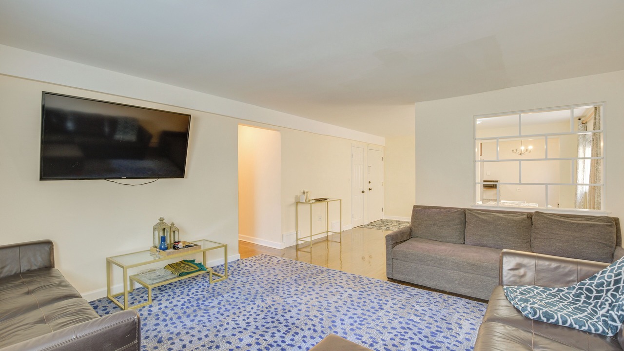 Photo of Livingroom in Skokie