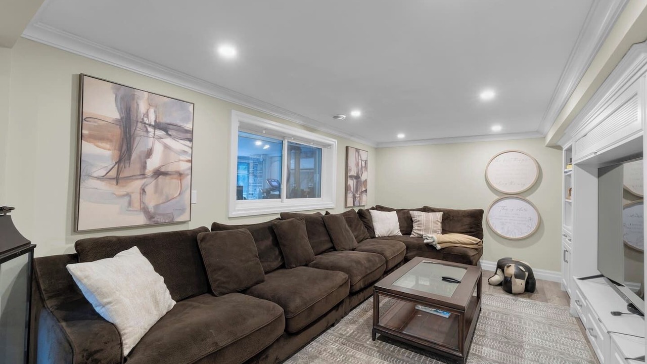 Photo of Livingroom in Halton Regional Municipality