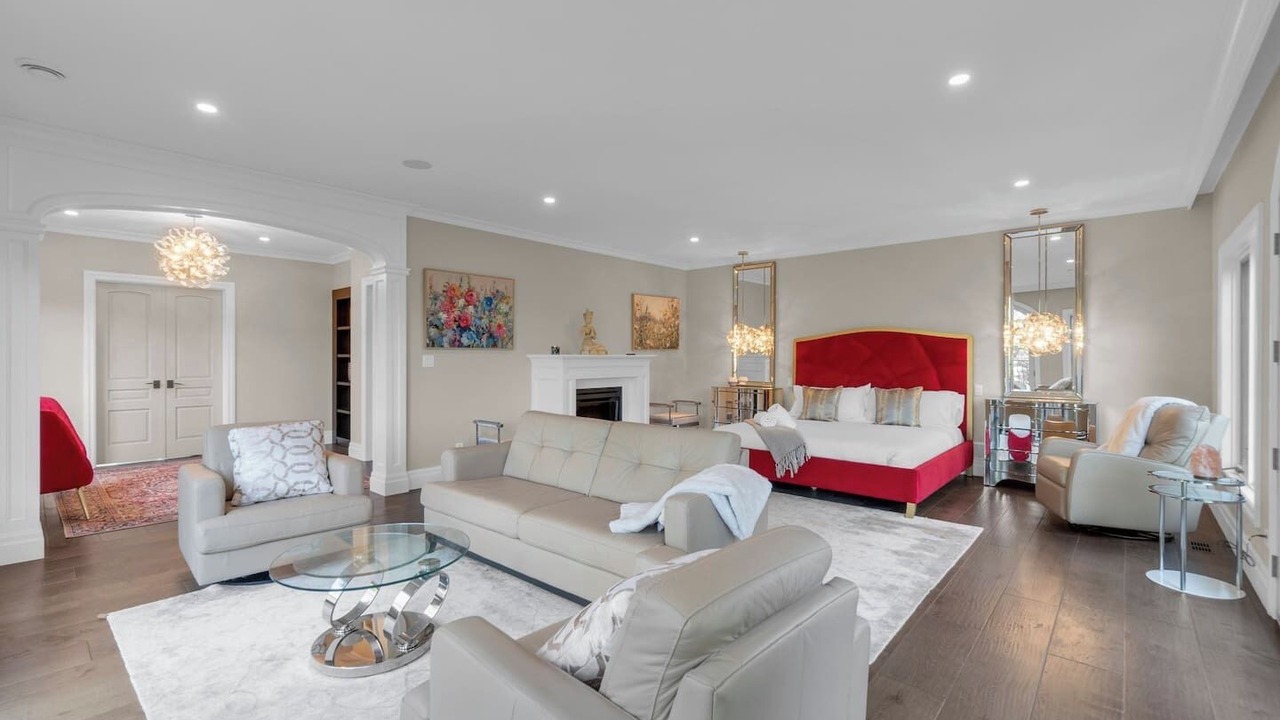 Photo of Livingroom in Halton Regional Municipality