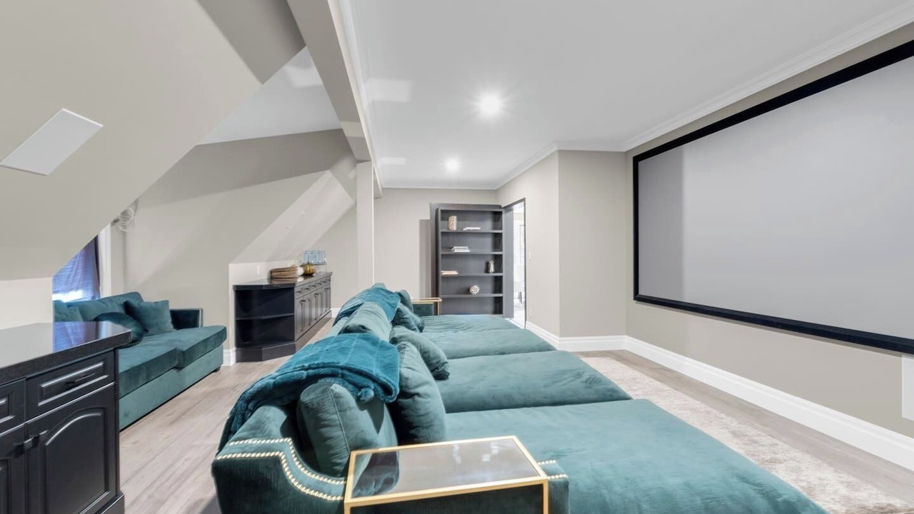 Photo of Livingroom in Halton Regional Municipality