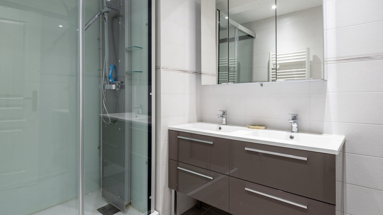 Photo of Bathroom in Commes