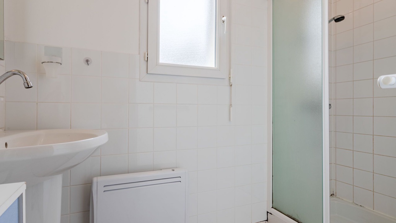 Photo of Bathroom in Hauteville-sur-Mer