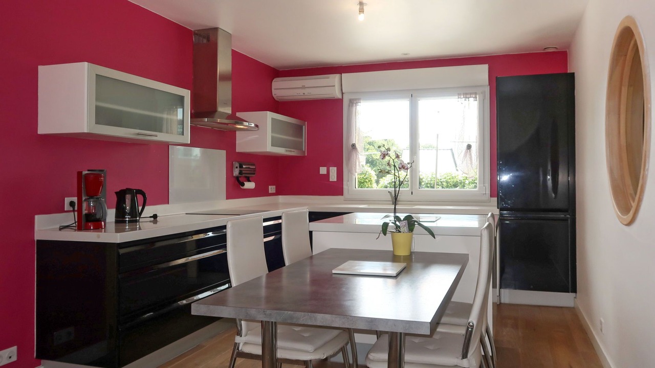 Photo of Bedroom in Cast