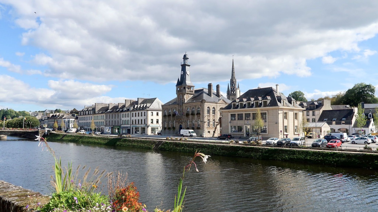 Photo of Others in Cast