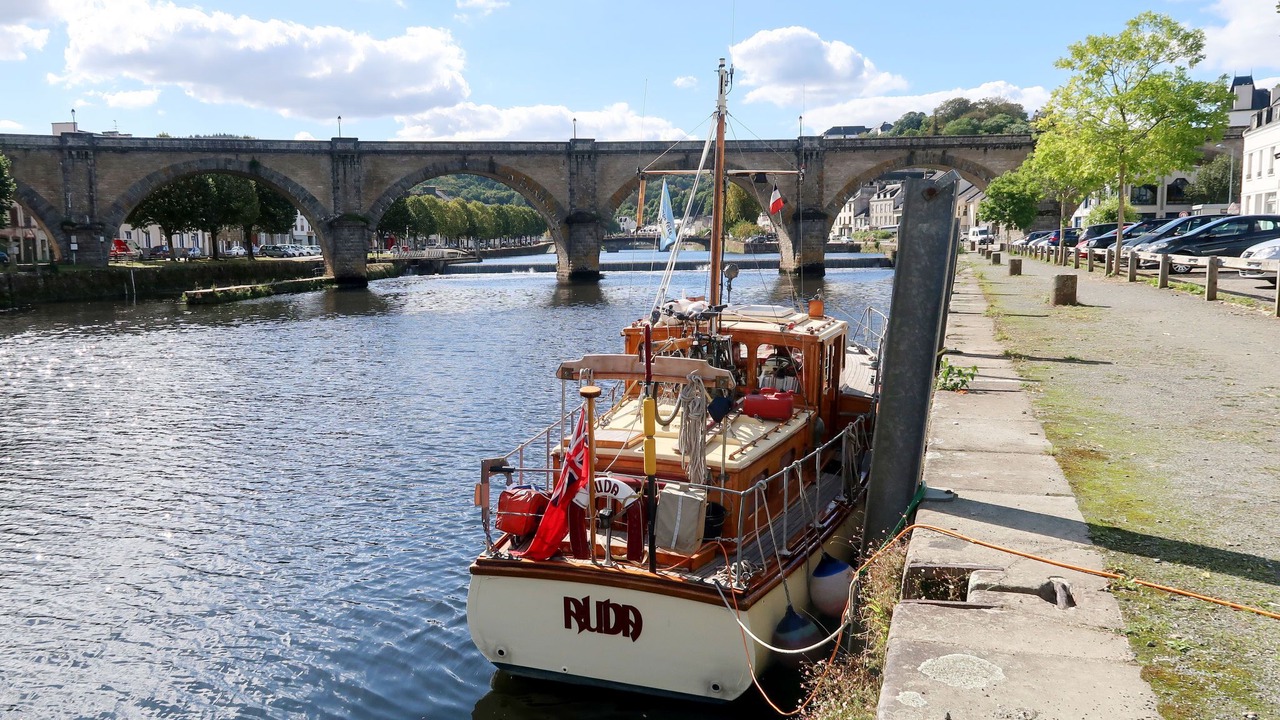 Photo of Others in Cast