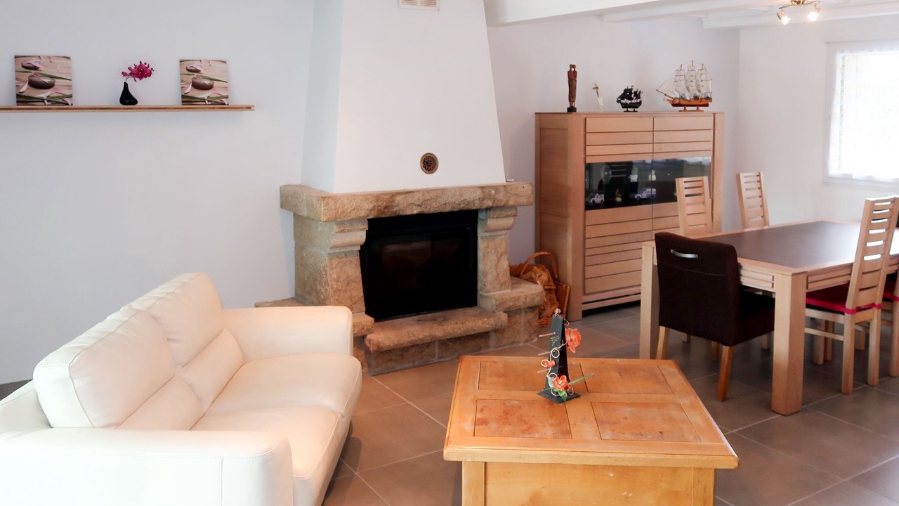 Photo of Livingroom in Cast