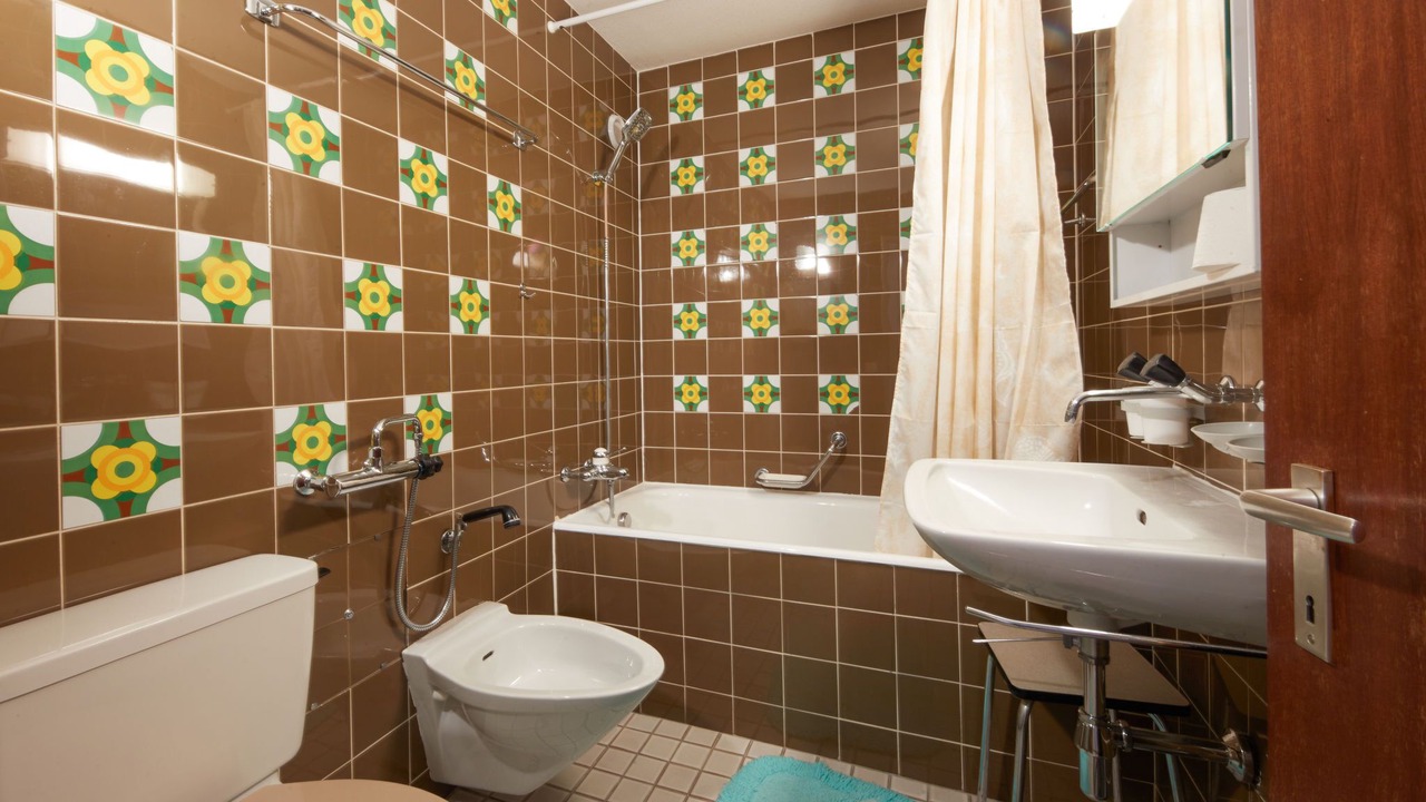 Photo of Bathroom in Vex